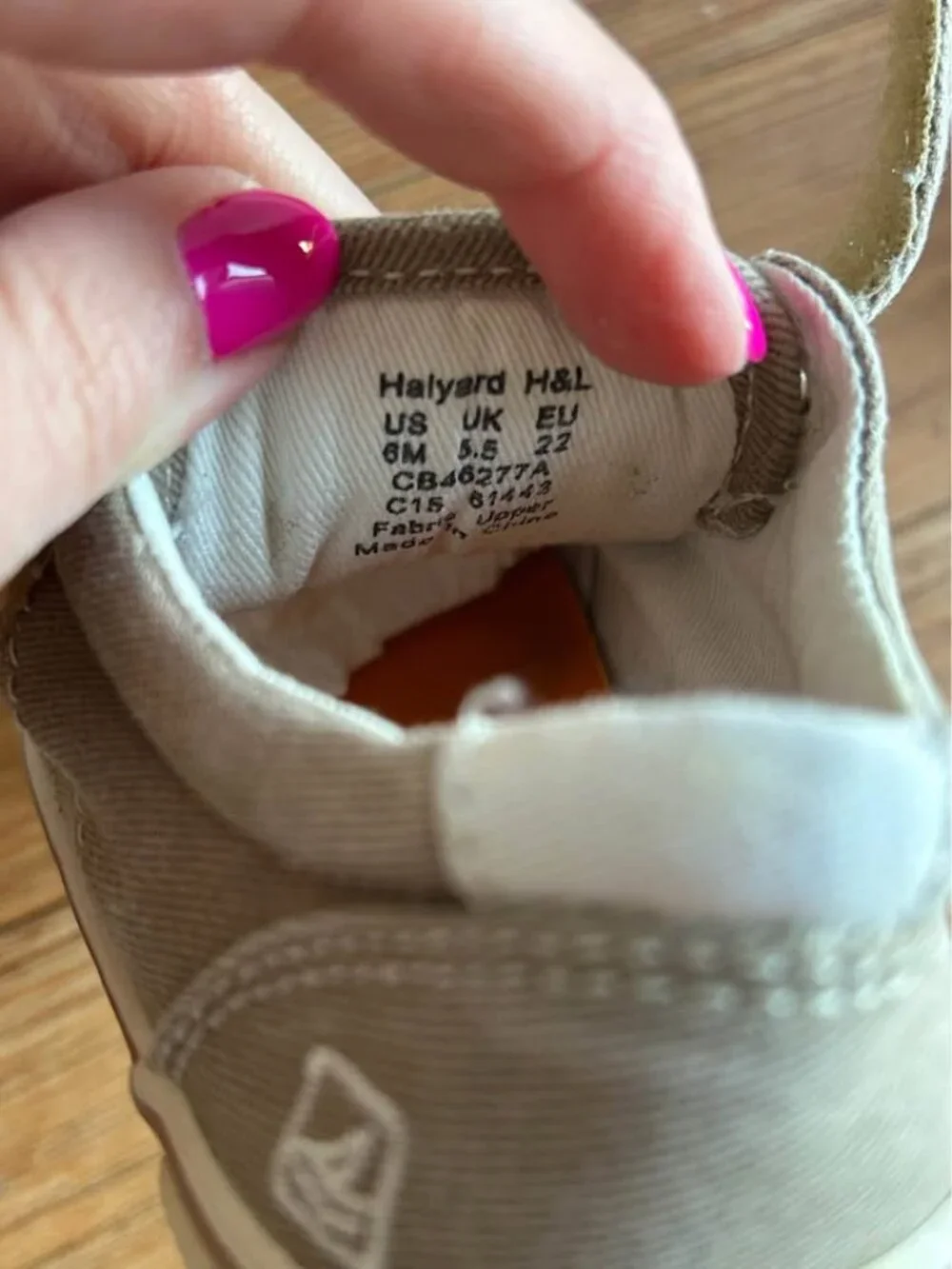 Sperry Halyard Hook & Loop Boat Shoes (size 6)